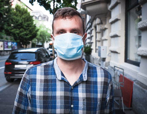 МЧС: «Маска нецелесообразна на открытом воздухе»