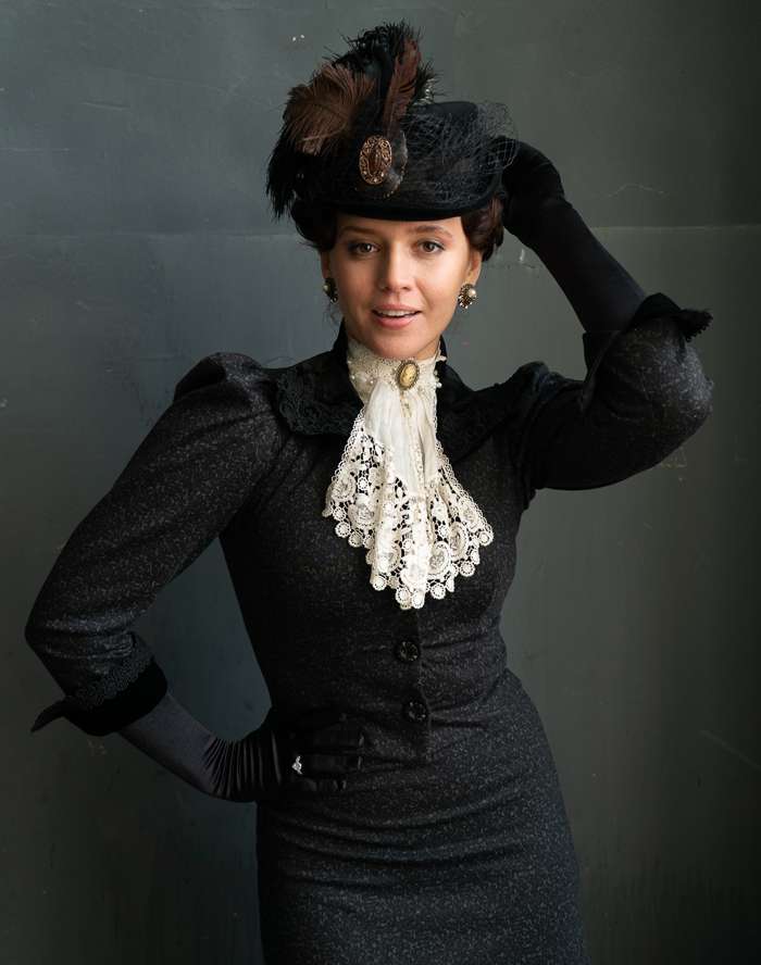 «Я фанат винтажа. У меня в гардеробе его много. Самая старшая - сумочка из серебра конца 19-го века»