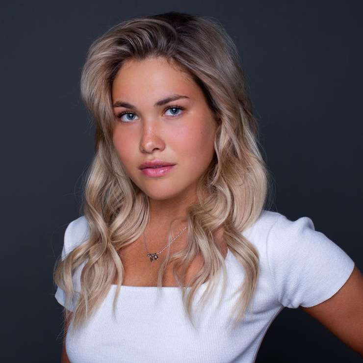 Актриса и модель Анна Бжедугова