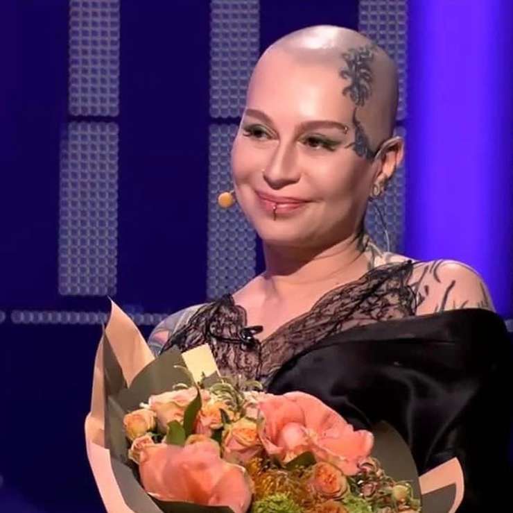 "На мои перемены во внешности люди реагировали спокойно, так как для меня это дело привычное, и позволить, собственно, я могу себе все что угодно" На мои перемены во внешности люди реагировали спокойно, так как для меня это дело привычное, и позволить, собственно, я могу себе все что угодно