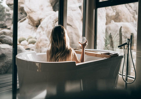 Сидим дома: водные процедуры, активное увлажнение и полный релакс