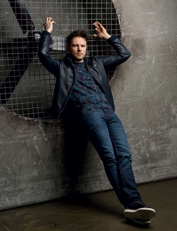 Кожаная куртка и джинсы, все –AERONAUTICA MILITARE; футболка, BIKKEMBERGS; кеды, Jimmy Choo Кожаная куртка и джинсы, все –AERONAUTICA MILITARE; футболка, BIKKEMBERGS; кеды, Jimmy Choo