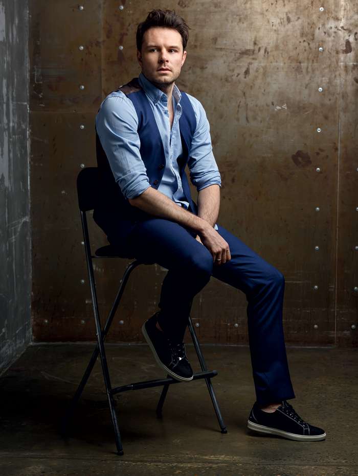 Костюм, Suitsupply; рубашка, AERONAUTICA MILITARE; кеды, Jimmy Choo Костюм, Suitsupply; рубашка, AERONAUTICA MILITARE; кеды, Jimmy Choo