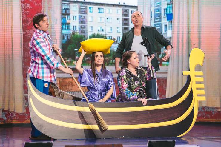 Ксения Корнева вот уже несколько лет плывет в одной лодке с участниками шоу "Уральские пельмени" Ксения Корнева вот уже несколько лет плывет в одной лодке с участниками шоу Уральские пельмени