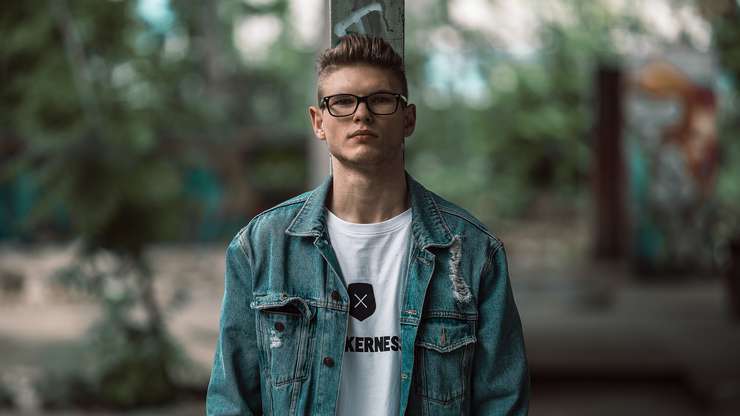 героиня часто представляет, как сейчас выглядит ее первая любовь героиня часто представляет, как сейчас выглядит ее первая любовь