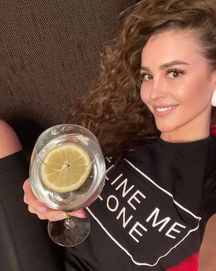 Анна Бузова