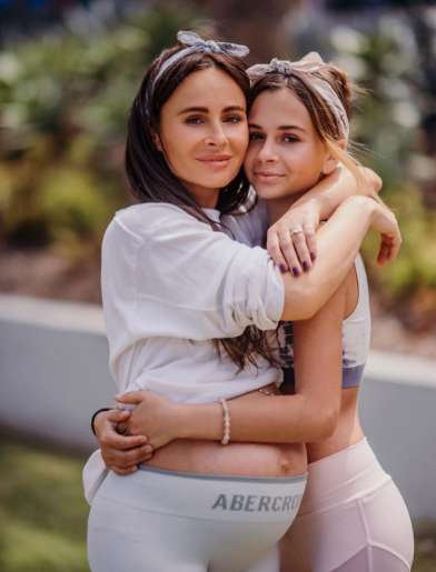 Саша Зверева с дочкой