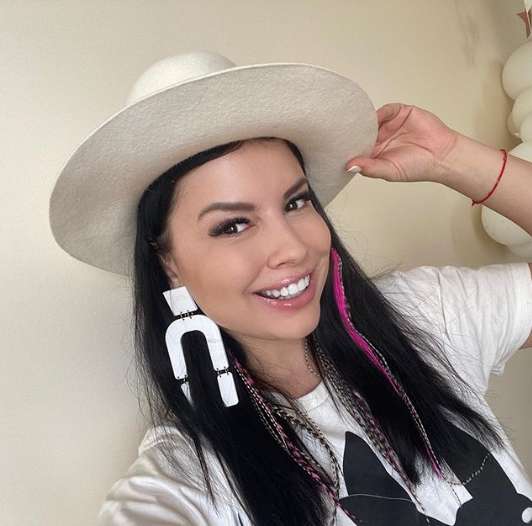 Нелли Ермолаева