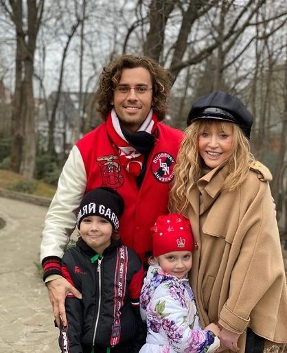 Разин предрек Пугачевой и Галкину продажу вещей с аукциона из-за пандемии