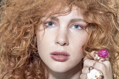 Натуральность, сияние и объем: главные тенденции в макияже