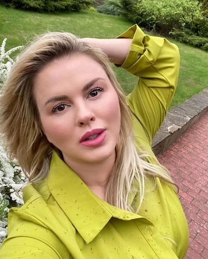 Семенович травмировала ногу на домашней вечеринке