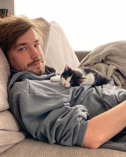 Петров считает кинопоцелуй с Ароновой лучшим в своей карьере