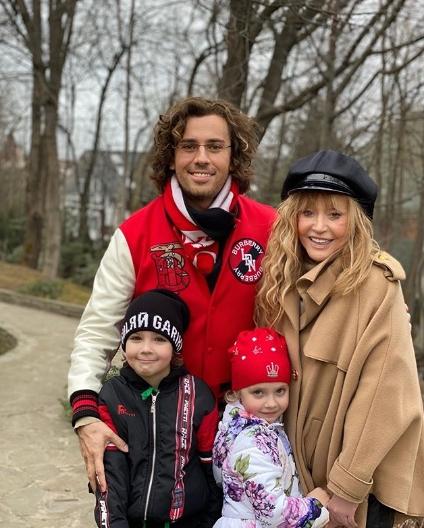 Дети развлекли Галкина и Пугачеву танцами