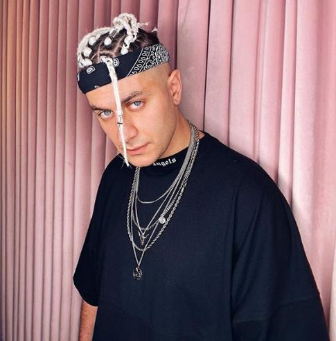 Манукян ответил на критику клипа с Бузовой о войне