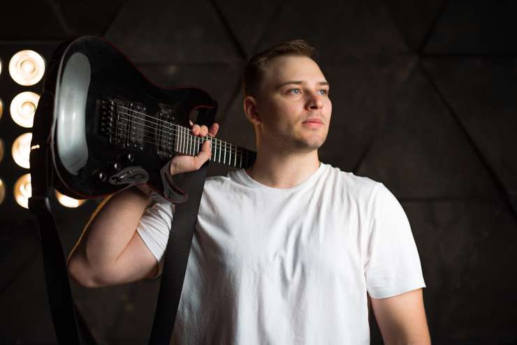 Саша Супрун, гитарист рок-группы The Timezz