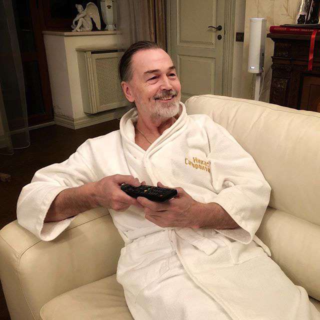 Никас Сафронов всегда пользовался популярностью у женщин