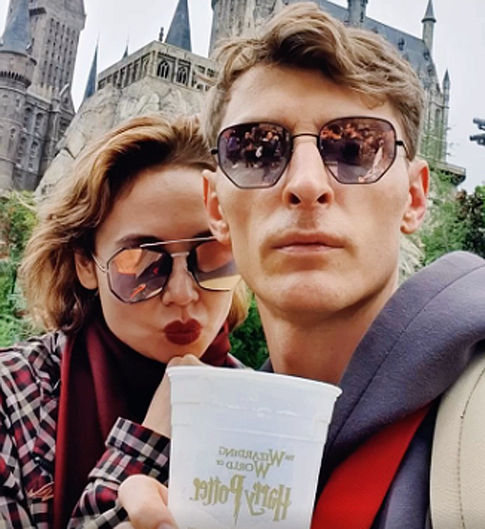 Утяшева показала платье, в котором пришла на первое свидание с Волей