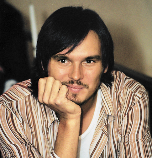 46-летний Влад Сташевский с седой бородой поразил публику