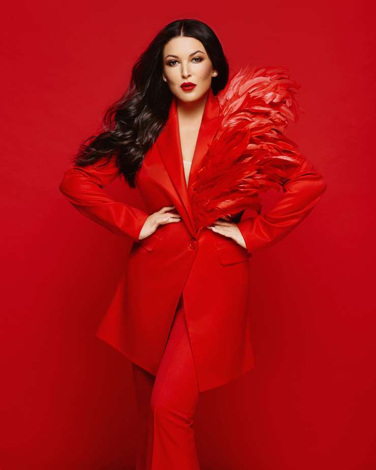 Артистка - большая модница, у нее довольно вместительная гардеробная