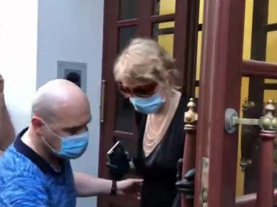 Рената в четверг побывала на квартиру Ефремова