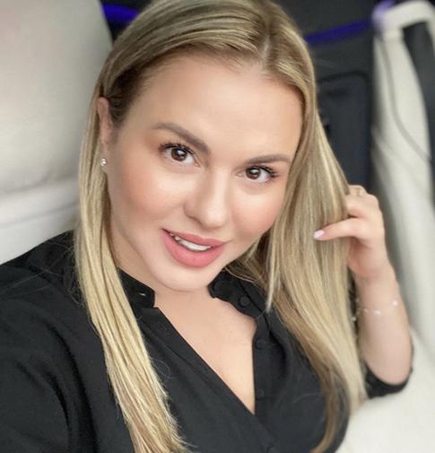 Семенович показала фото с Навкой без макияжа