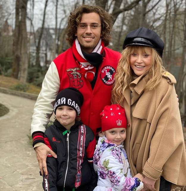 Алла Пугачева и Максим Галкин с детьми