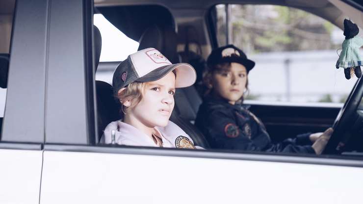 Во время самоизоляции дети Дианы Арбениной сыграли в клипе мамы главную роль