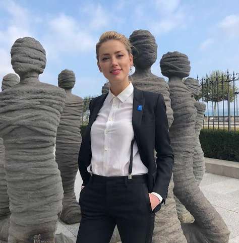 эмбер херд не отступается от дела