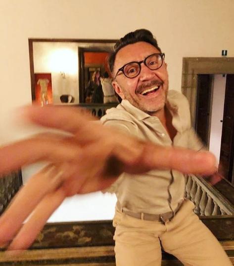 Шнуров высмеял звезд, реклами­рующих поправки в Конституцию