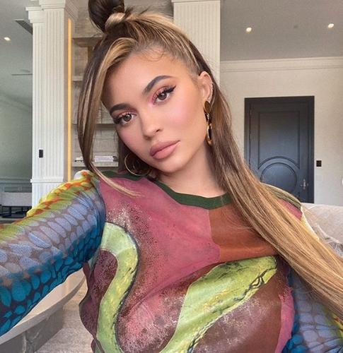 Кайли Дженнер возглавила рейтинг самых высокооплачи­ваемых звезд мира