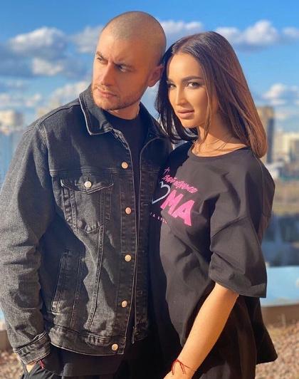 Избранник Бузовой закупился на миллион рублей