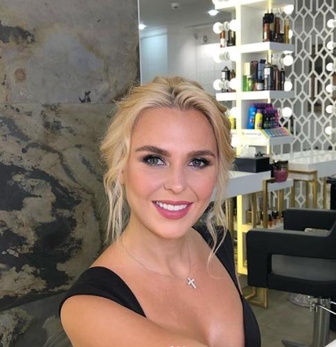 Пелагея отрезала челку и вспомнила 2014 год