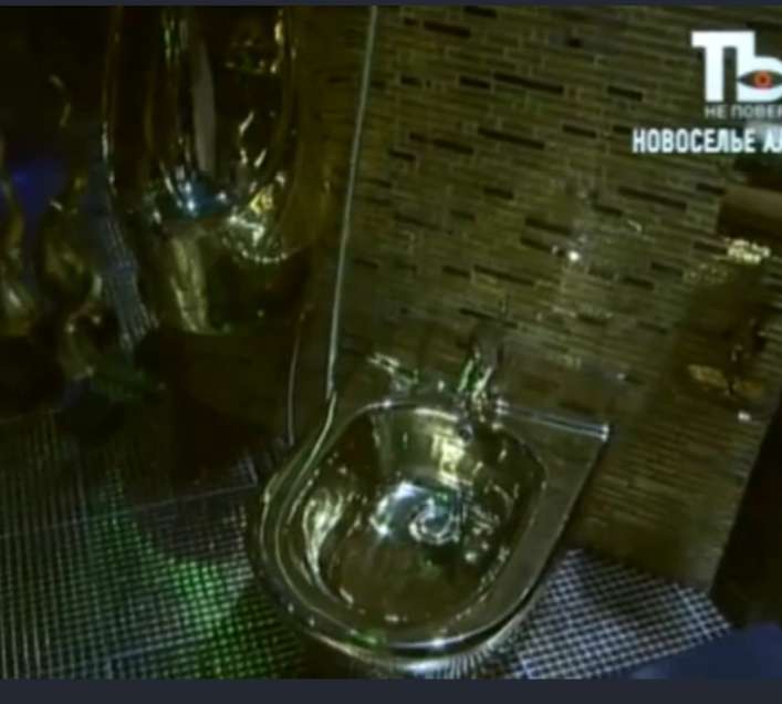 Те самые золотые унитазы