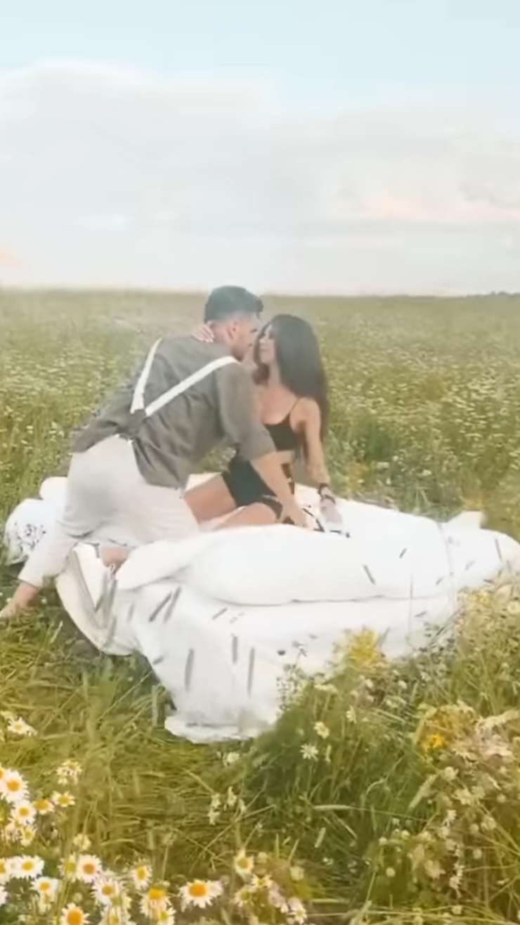 Фанаты уверены, что между Анной и Вячеславом на съемках промелькнула искра