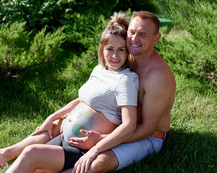 Избранница Меньщикова все еще скрывает от него пол ребенка