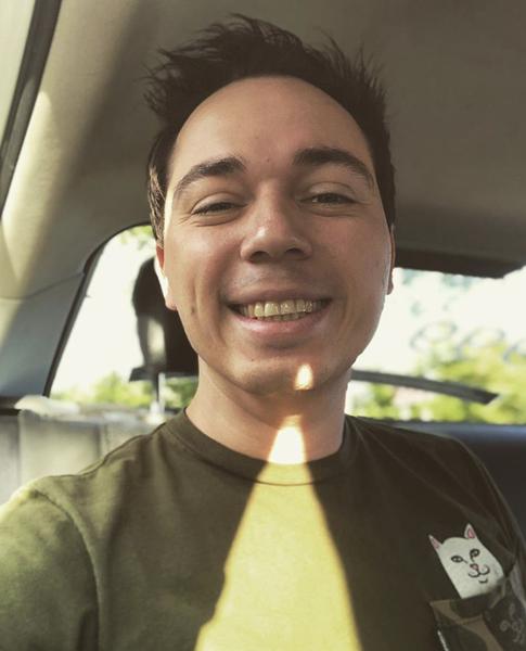 Родион Газманов показал архивное фото с отцом и тетей