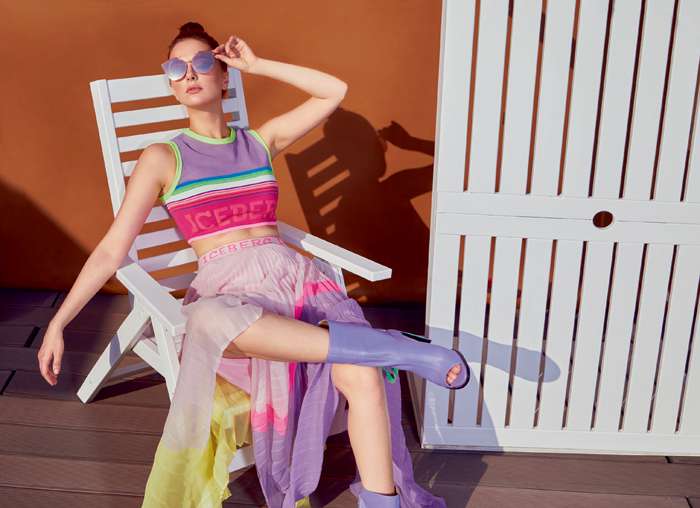 Топ и юбка, все – Iceberg (RSVP); ботильоны, Marco Bonne; очки, Linda Farrow