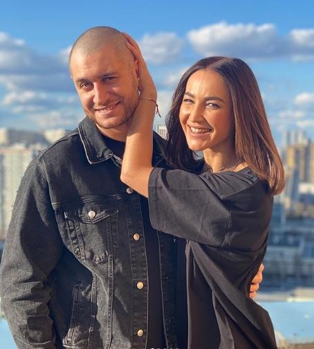 Манукян опроверг слухи о разрыве с Бузовой