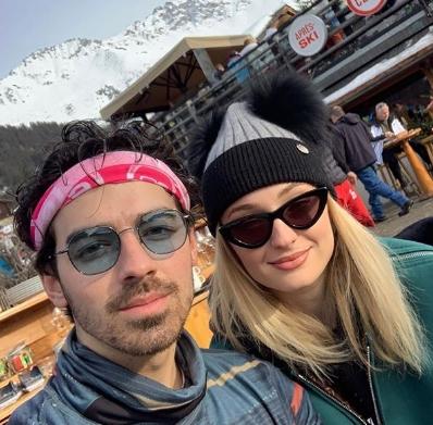 У Софи Тернер и Джо Джонаса родился ребенок