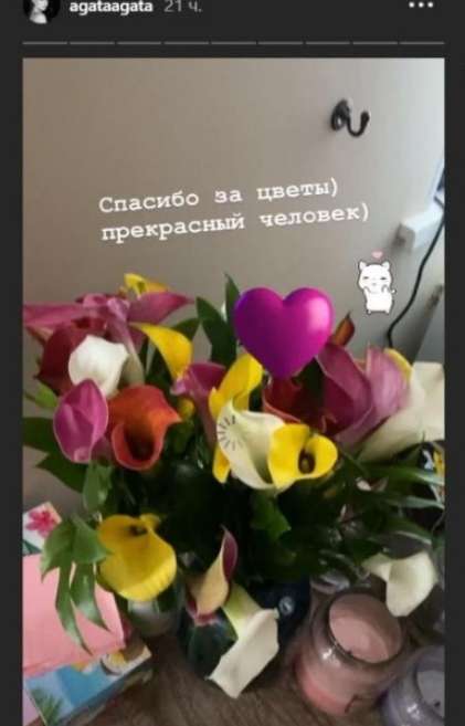 Муцениеце получила букет от поклонника