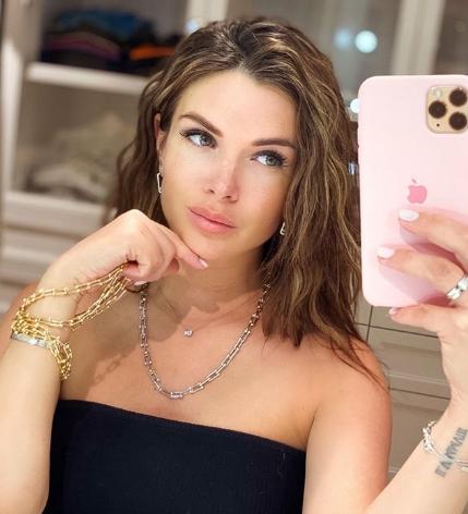 Катя Жужа показала подписчикам послеродо­вой живот