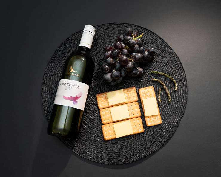 красное сухое вино содержит больше полифенолов, чем белое