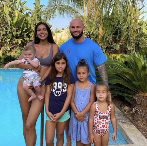 «Синяки от горок»: Самойлова рассказала об отдыхе с детьми