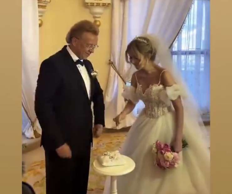 Роман Жуков женился на Ольге Илларионовой