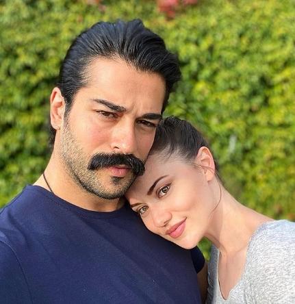 Звезду «Великолепного века» Бурака Озчивита поздравляют с пополнением