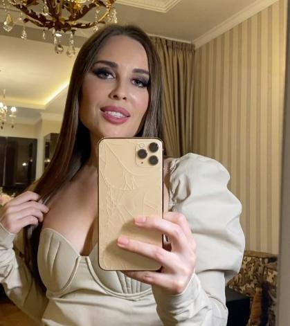 Михалкова продолжает общаться с экс-коллегами из «Уральских пельменей»