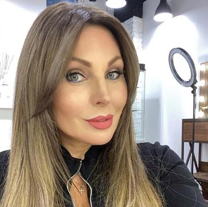 Бочкарева позировала в купальнике с экстремальным декольте