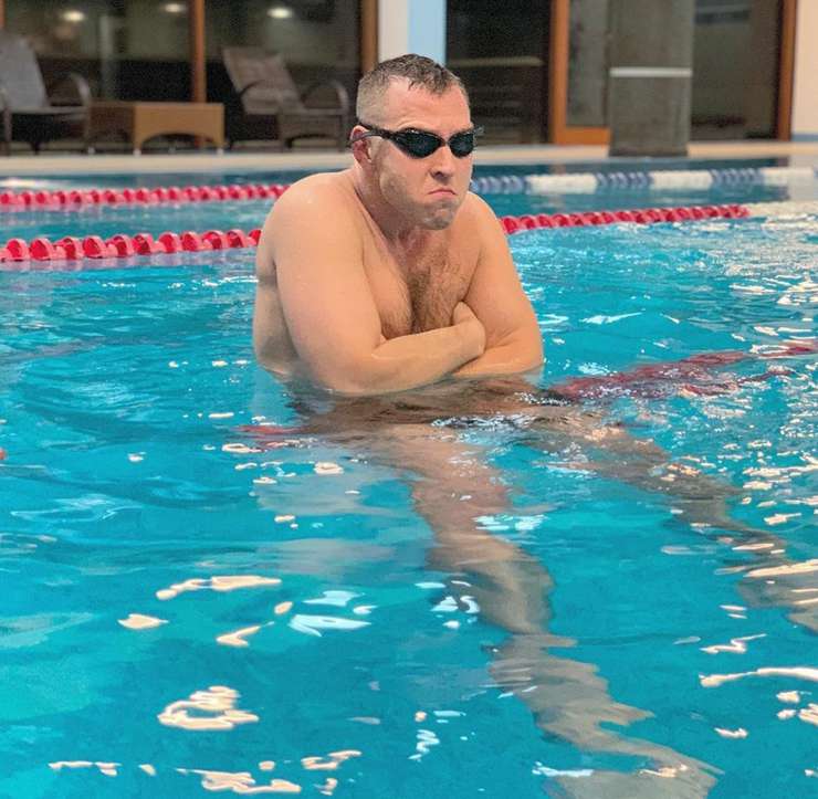 Михаил старается заниматься спортом, но в разумных пределах