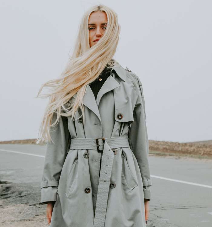 Чем менее плотно прилегают друг к другу чешуйки кутикулы, тем менее гладкими и послушными становятся ваши волосы