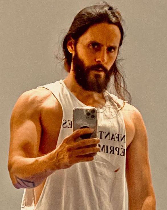 актер приводит себя в форму для новой роли